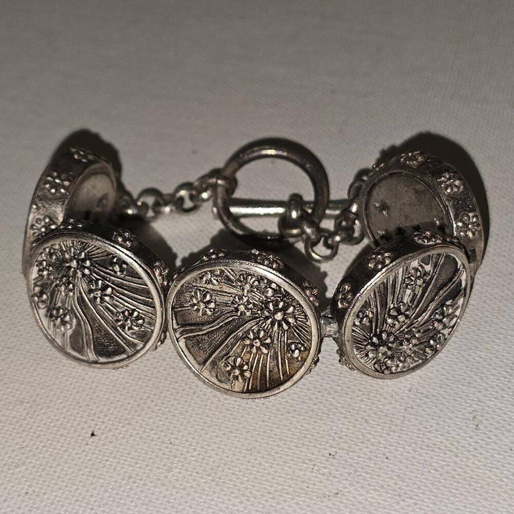 Lucky Brand Silver Tone Floral Sunburst Star Medallion‎ Toggle Bracelet 7.75"